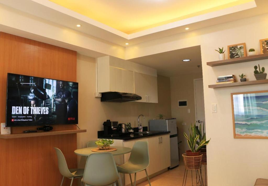 Joyful Hub With Netflix At Sunvida Aparthotel Cebu Bagian luar foto